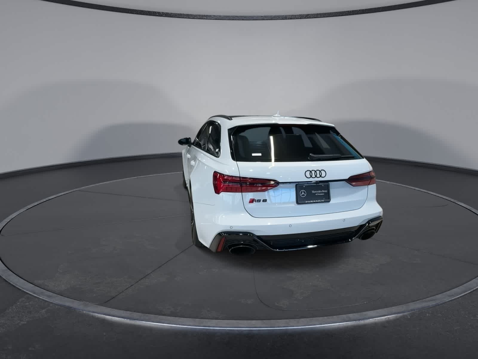 Thumbnail: 2023 Audi RS 6 - 12
