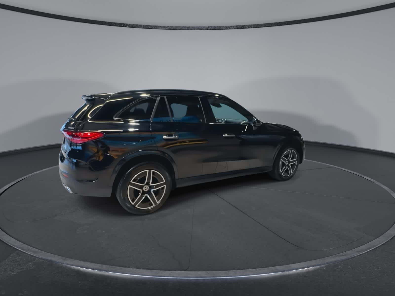 Thumbnail: 2025 Mercedes-Benz GLC - 11