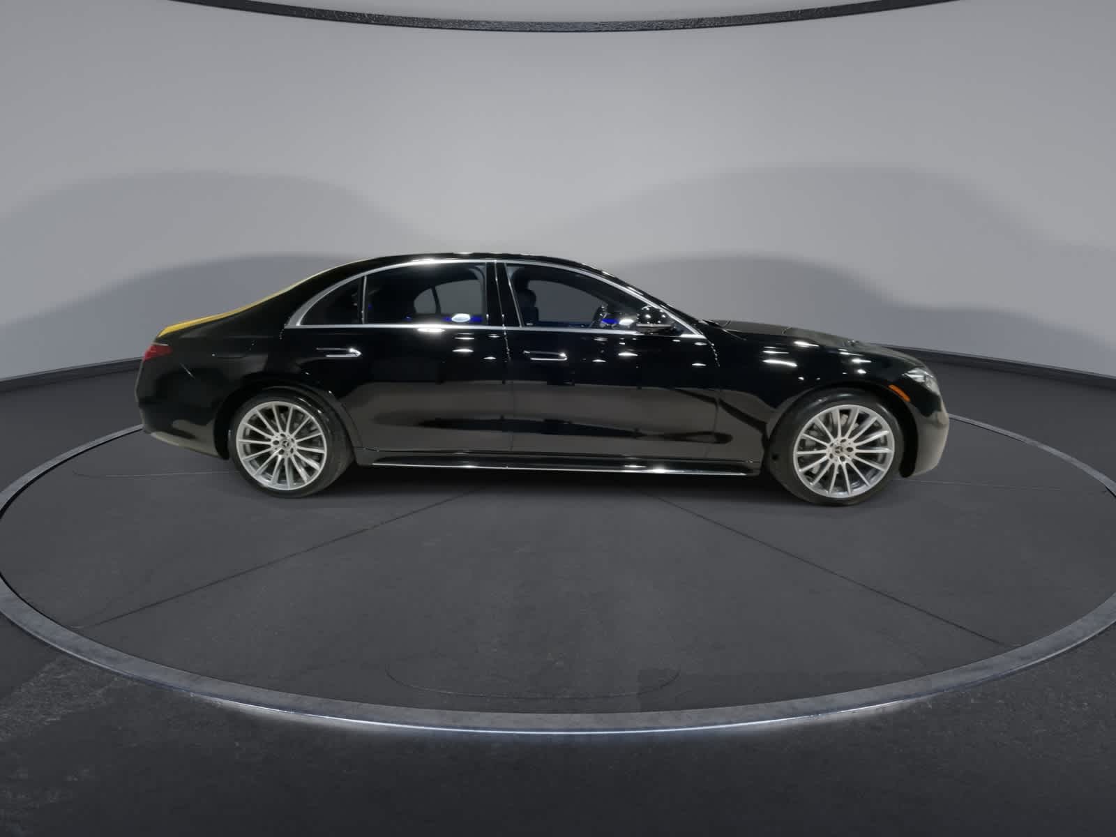 Thumbnail: 2023 Mercedes-Benz S-Class - 13