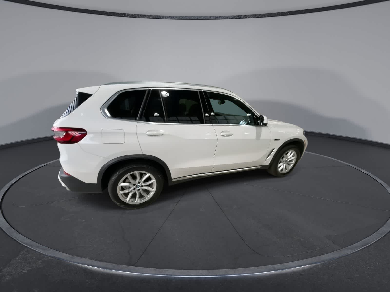 Thumbnail: 2022 BMW X5 - 13