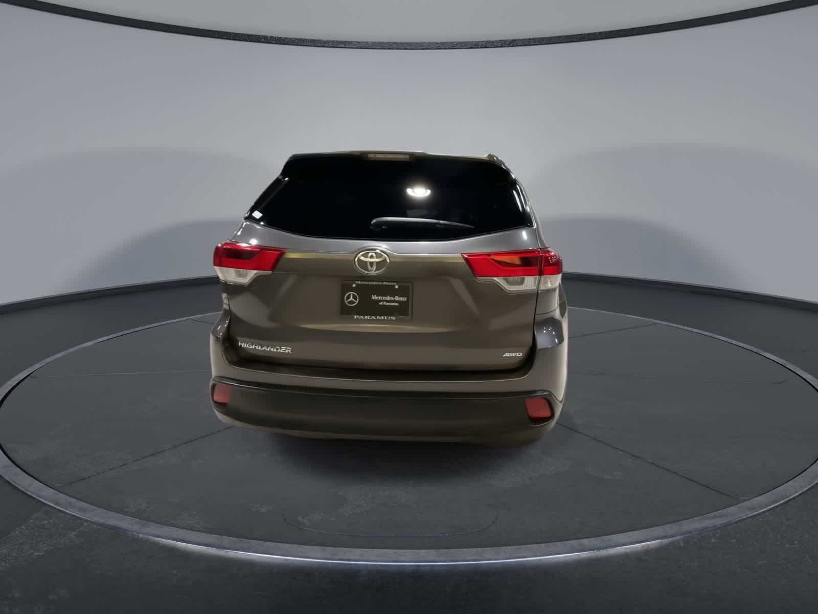 Thumbnail: 2017 Toyota Highlander - 10