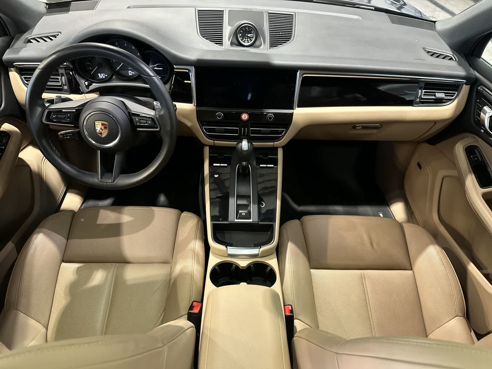 Thumbnail: 2022 Porsche Macan - 22