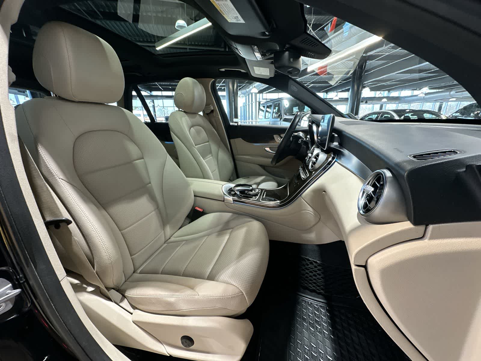 Thumbnail: 2017 Mercedes-Benz GLC - 26