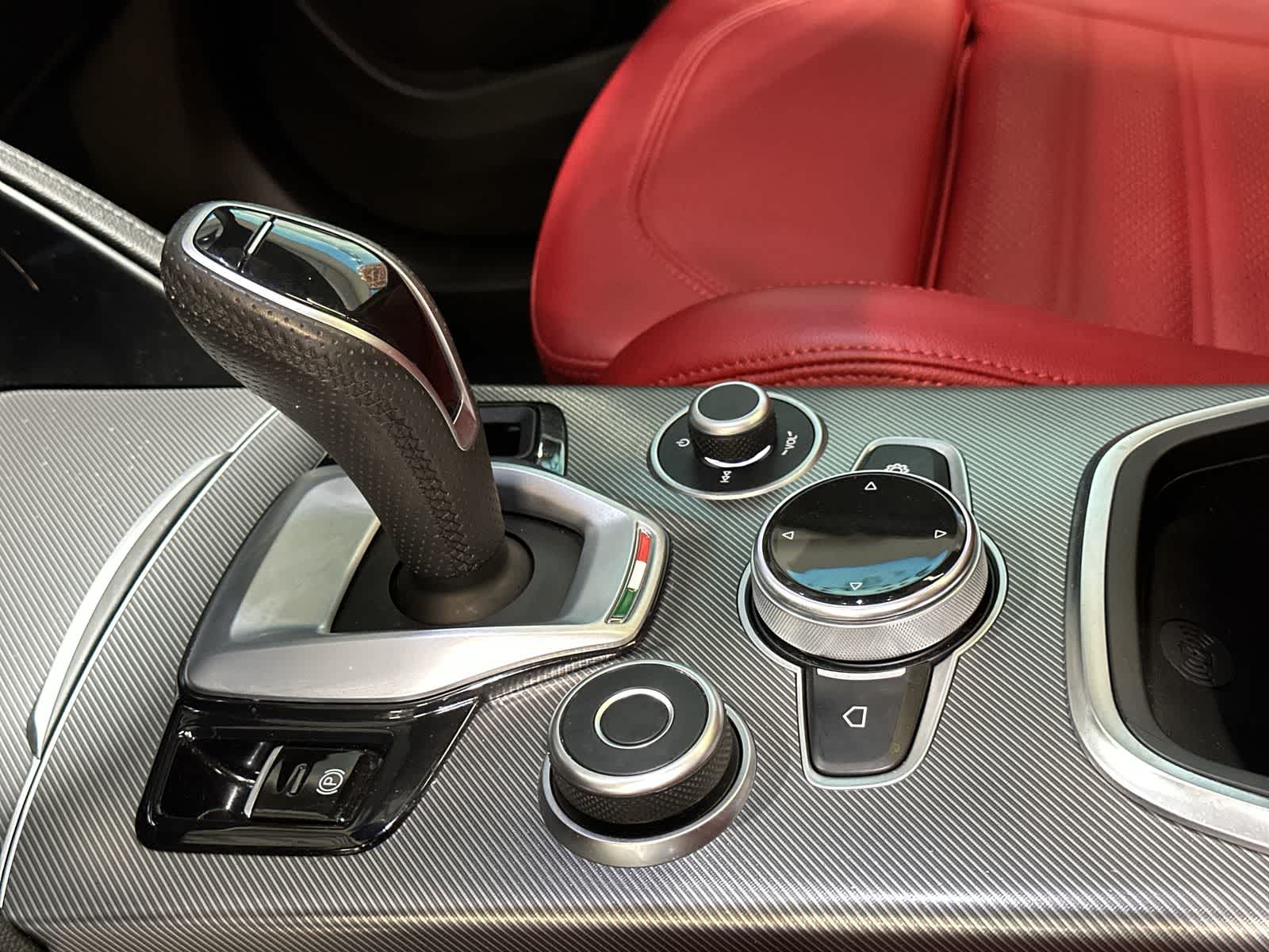 Thumbnail: 2022 Alfa Romeo Stelvio - 29
