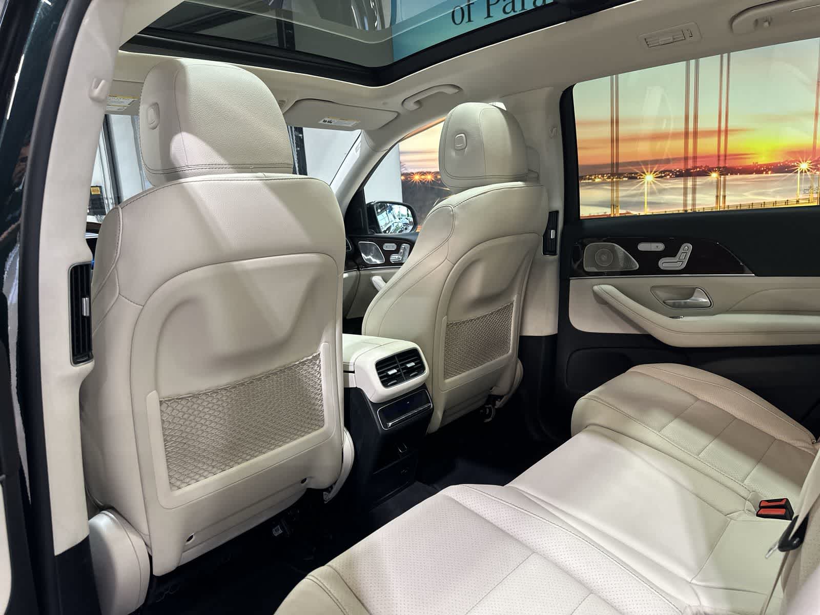 Thumbnail: 2022 Mercedes-Benz GLS - 24