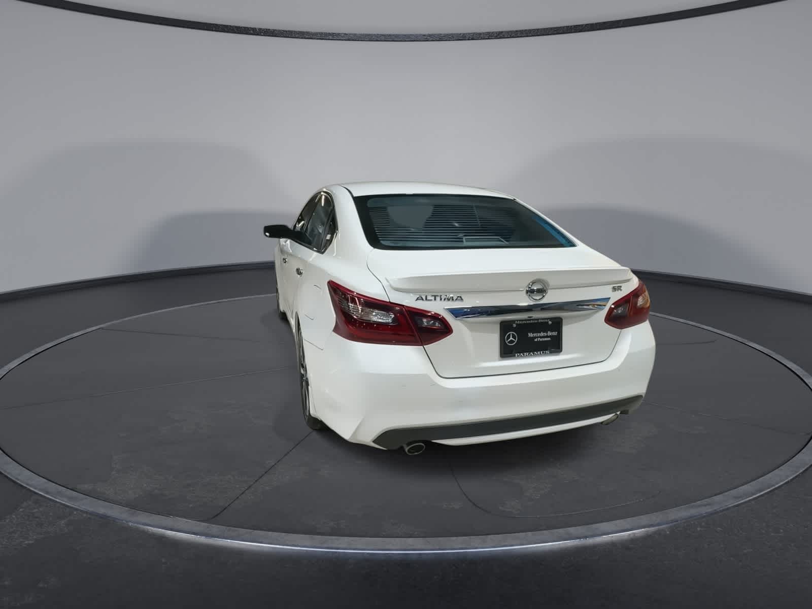 Thumbnail: 2017 Nissan Altima - 9