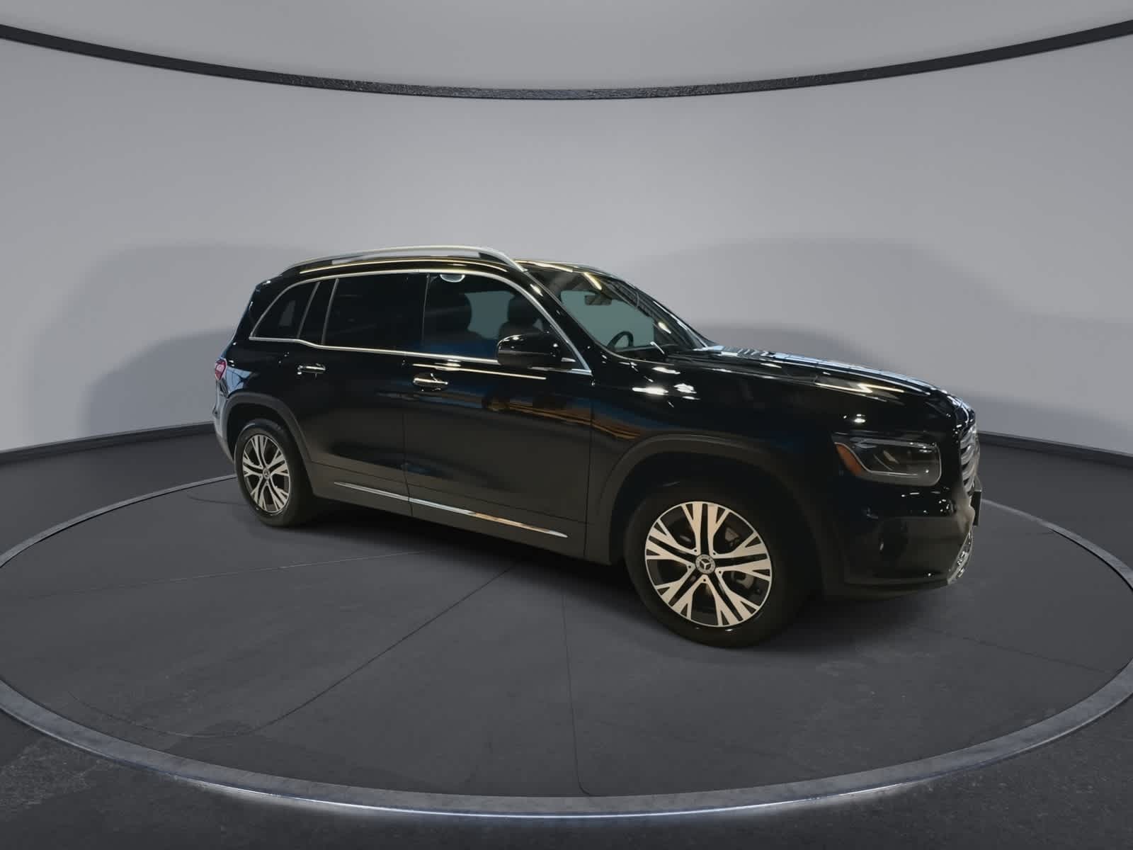 Thumbnail: 2025 Mercedes-Benz GLB - 2