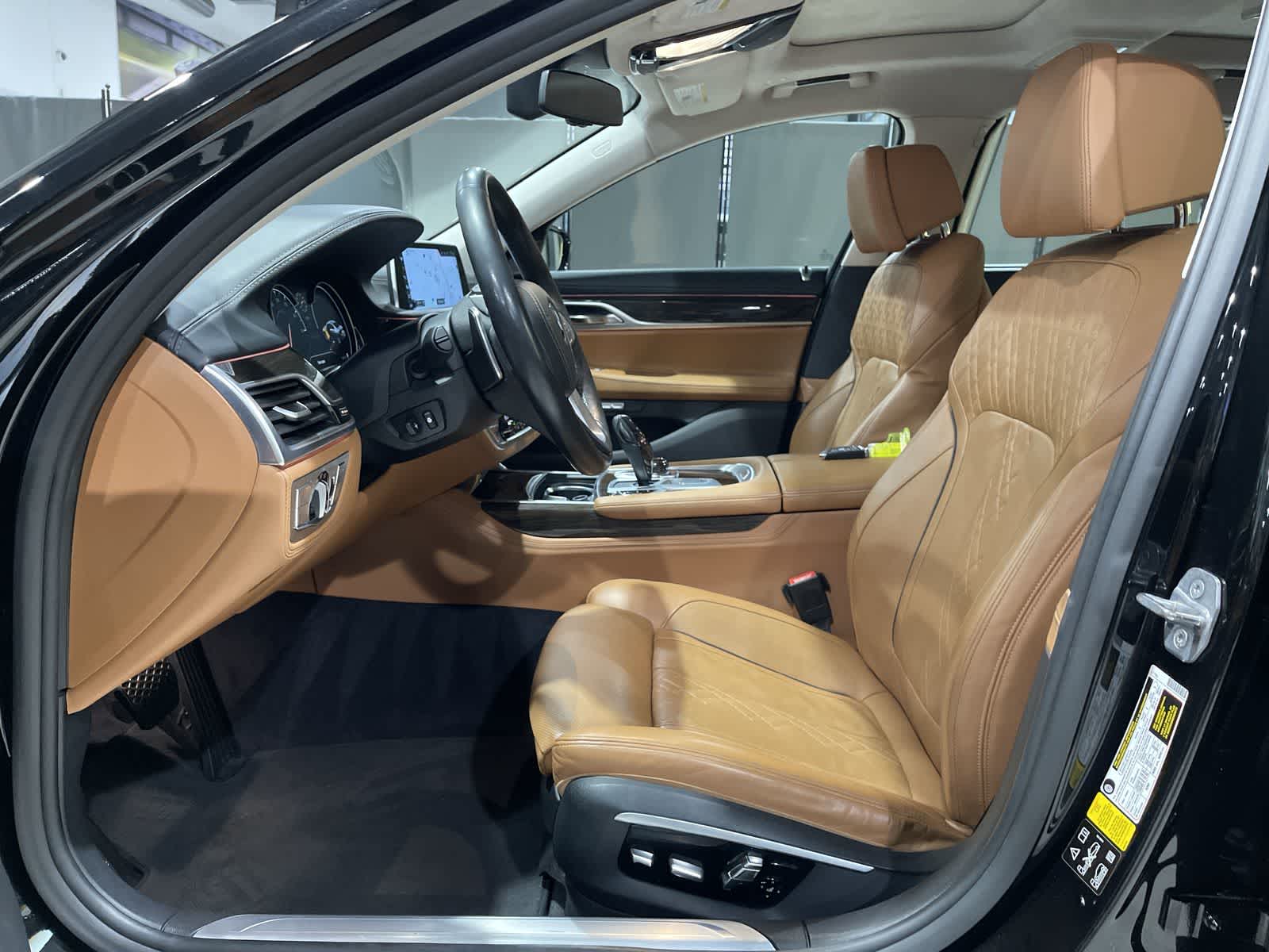 Thumbnail: 2016 BMW 7 Series - 23