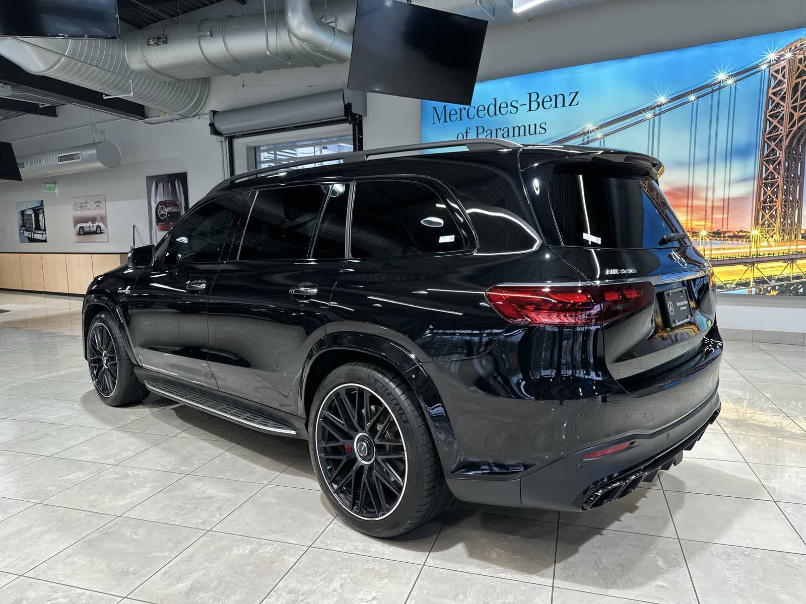 Thumbnail: 2024 Mercedes-Benz GL-Class - 16