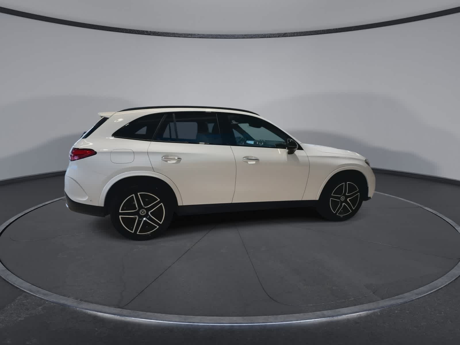 Thumbnail: 2025 Mercedes-Benz GLC - 12