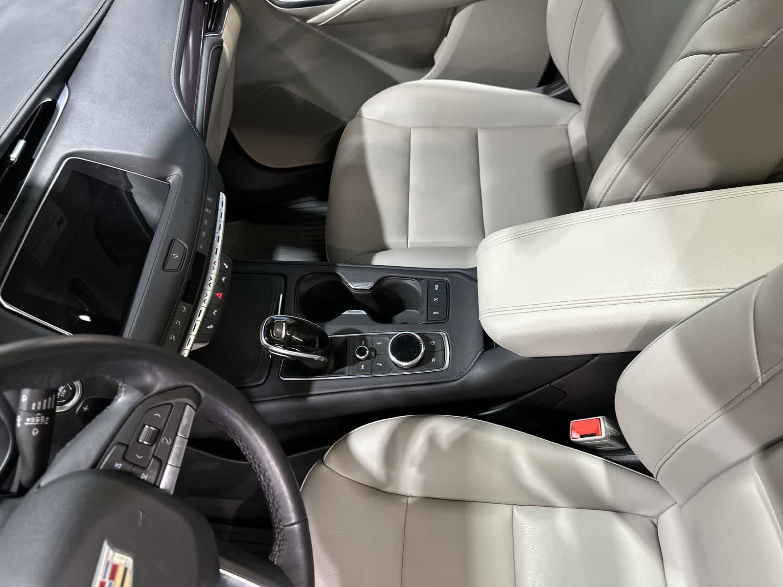 Thumbnail: 2021 Cadillac XT4 - 28