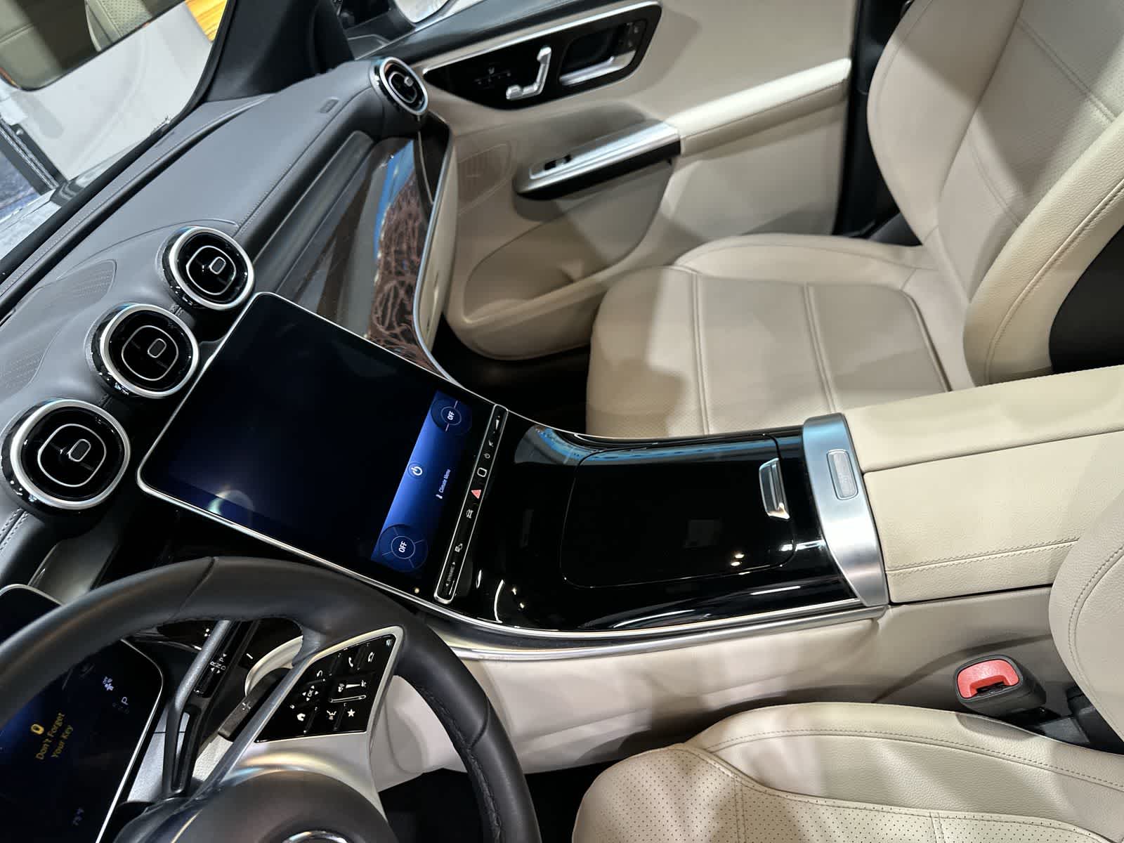 Thumbnail: 2023 Mercedes-Benz GLC - 28