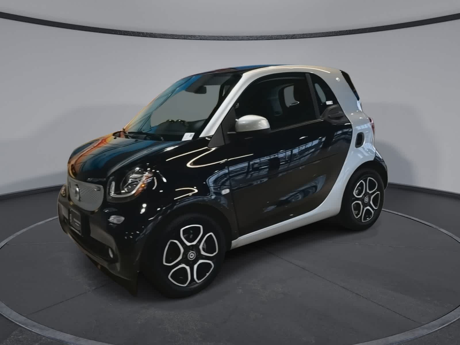Thumbnail: 2018 smart fortwo - 4
