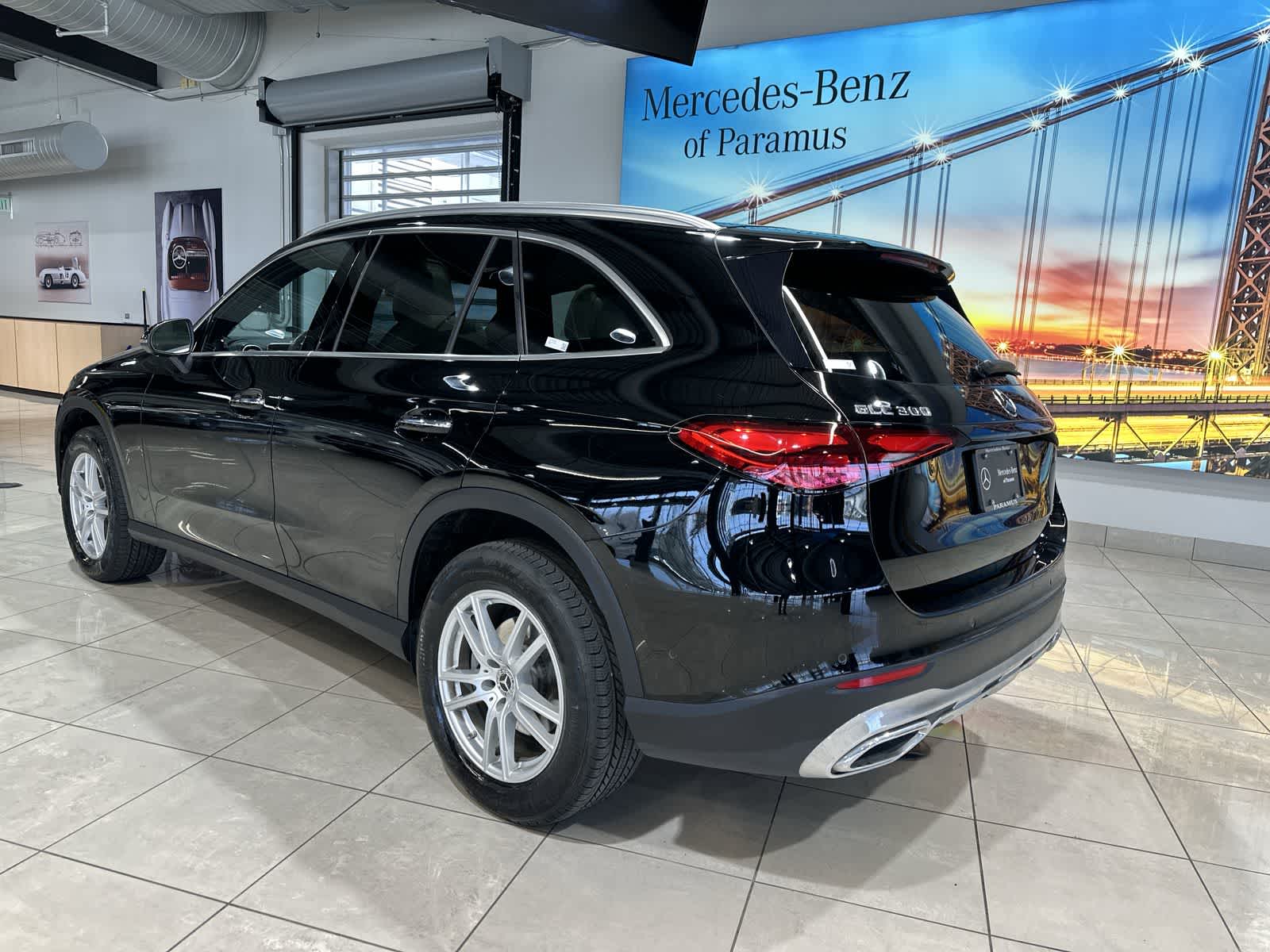 Thumbnail: 2023 Mercedes-Benz GLC - 16