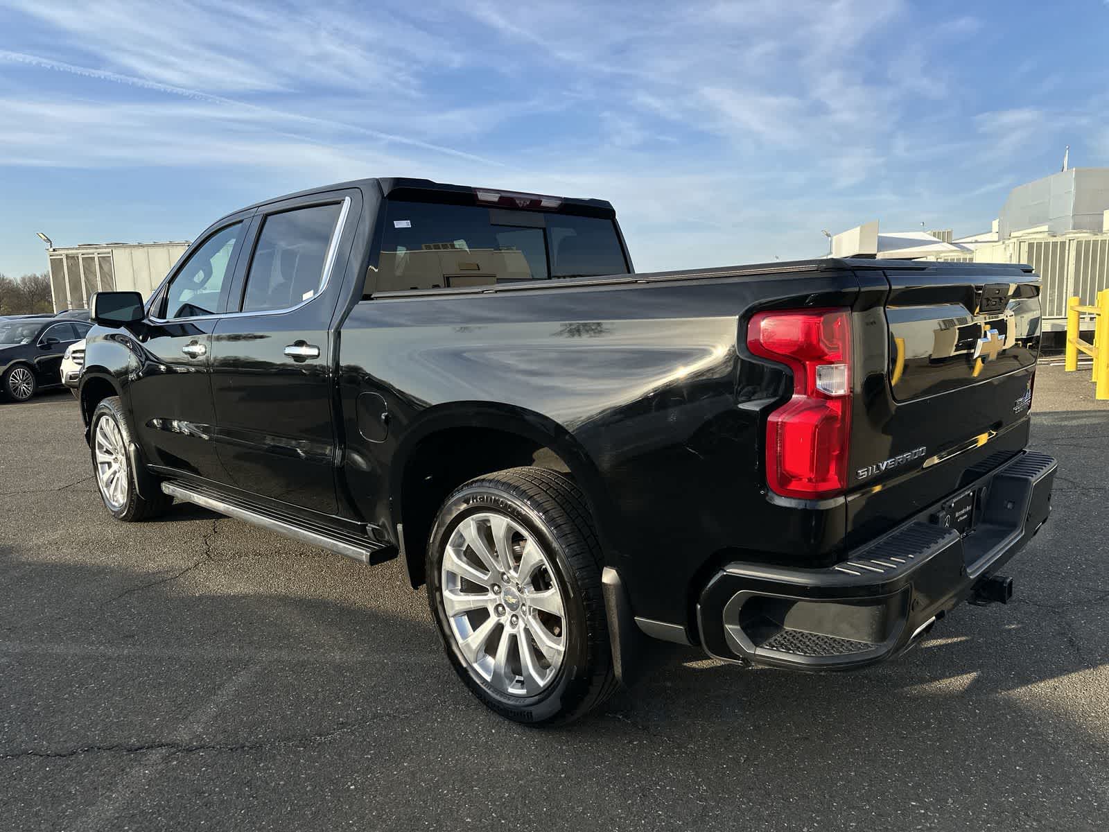 Thumbnail: 2021 Chevrolet Silverado 1500 - 16