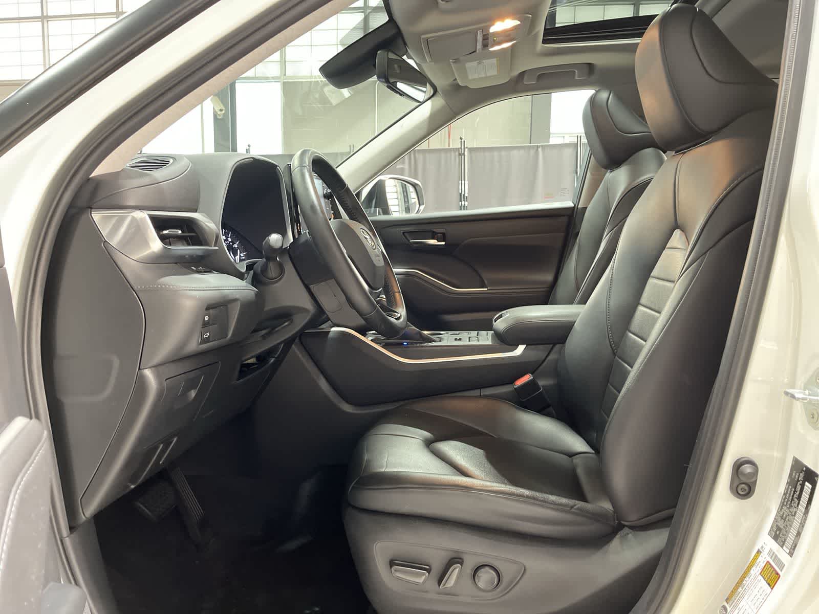 2020 Toyota Highlander XLE 14