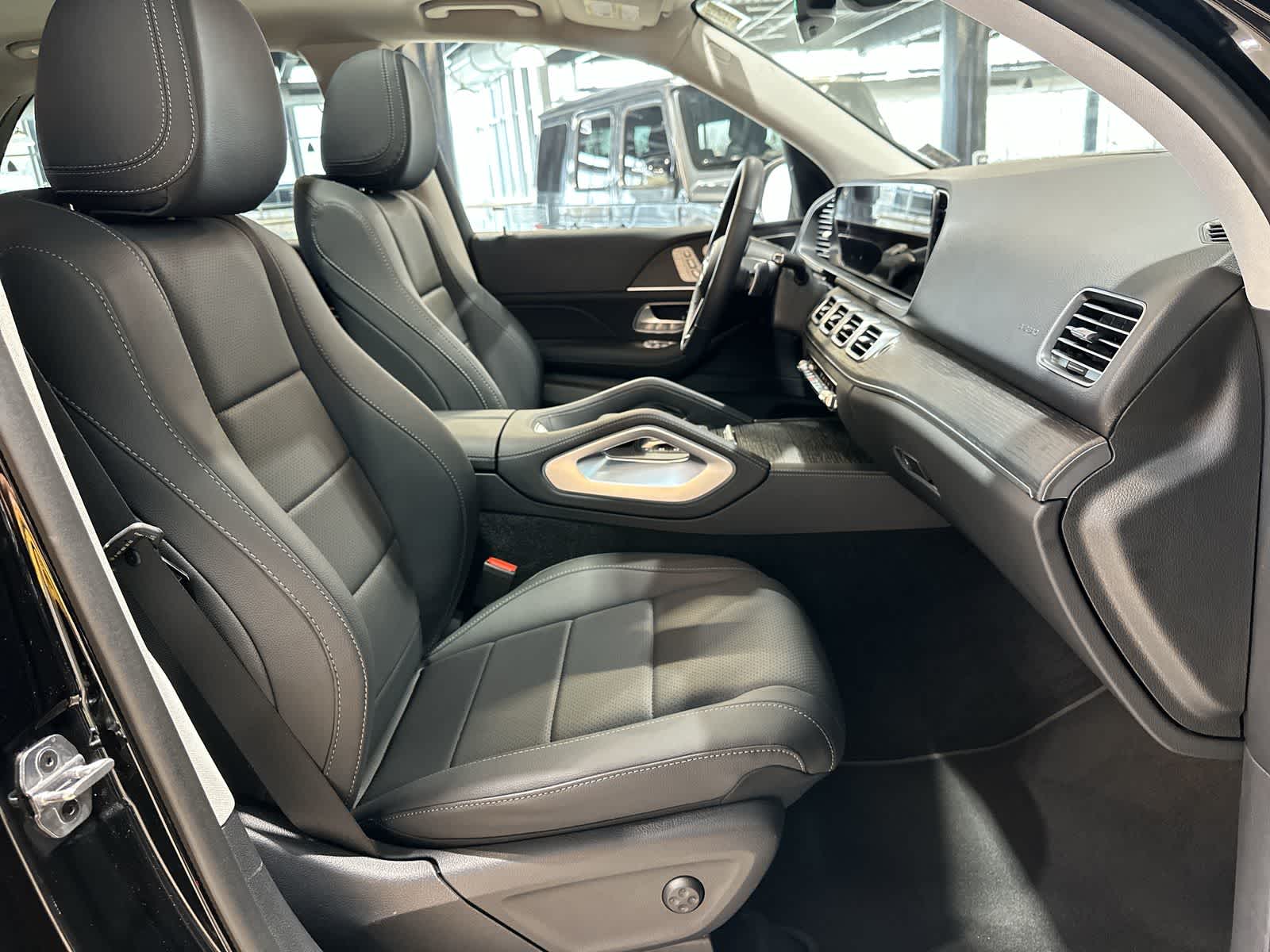 Thumbnail: 2026 Mercedes-Benz GLE - 26