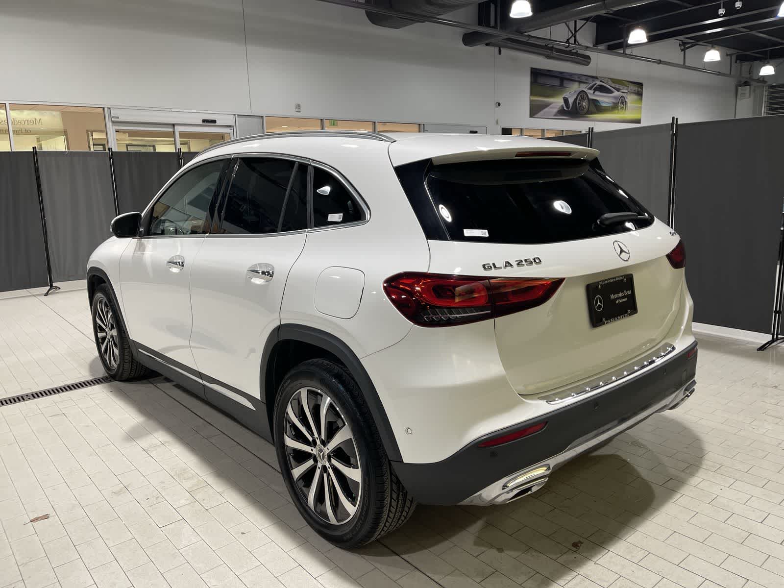 Thumbnail: 2023 Mercedes-Benz GLA - 16