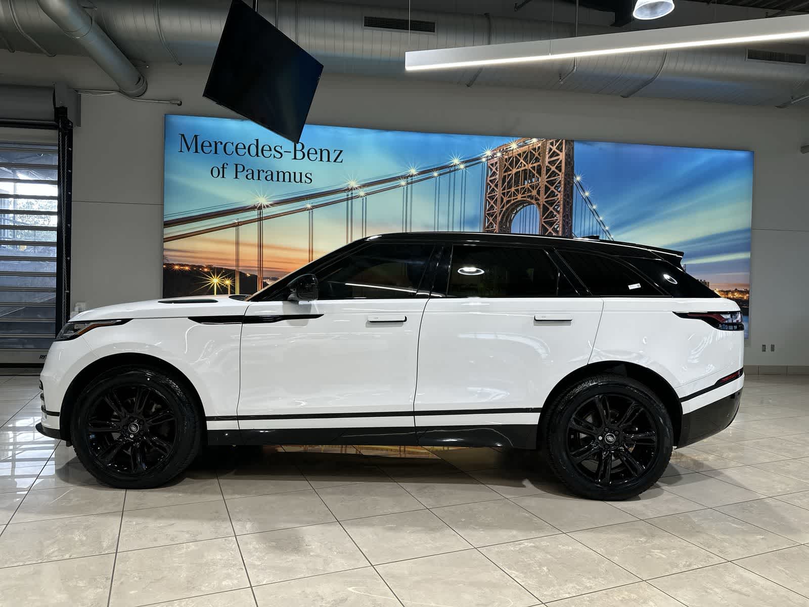 Thumbnail: 2023 Land Rover Range Rover Velar - 15