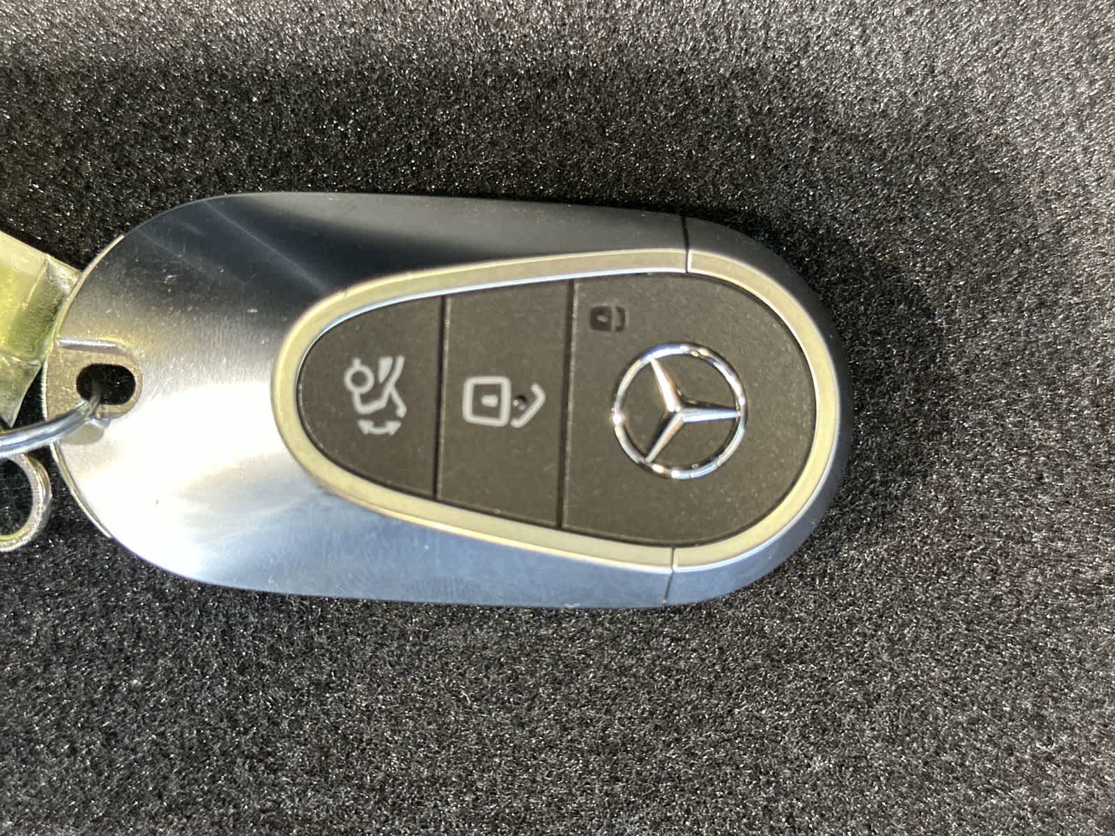 Thumbnail: 2025 Mercedes-Benz GLC - 32