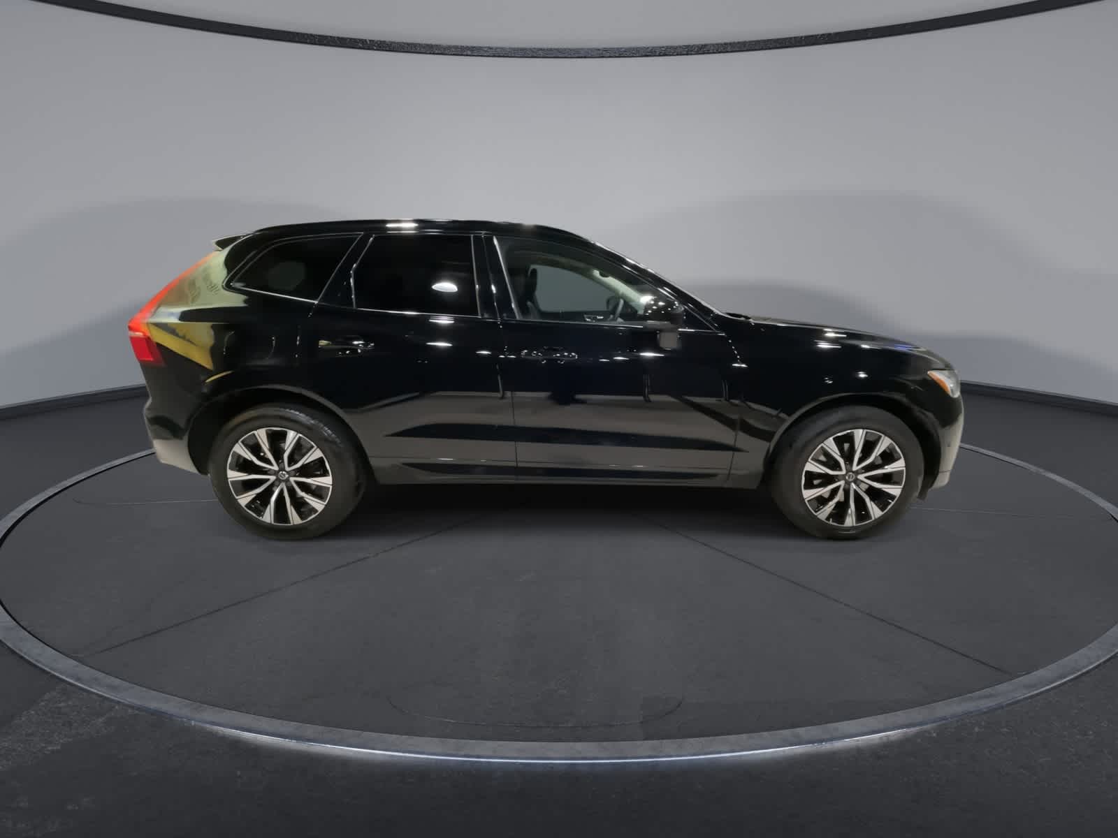 Thumbnail: 2023 Volvo XC60 - 13