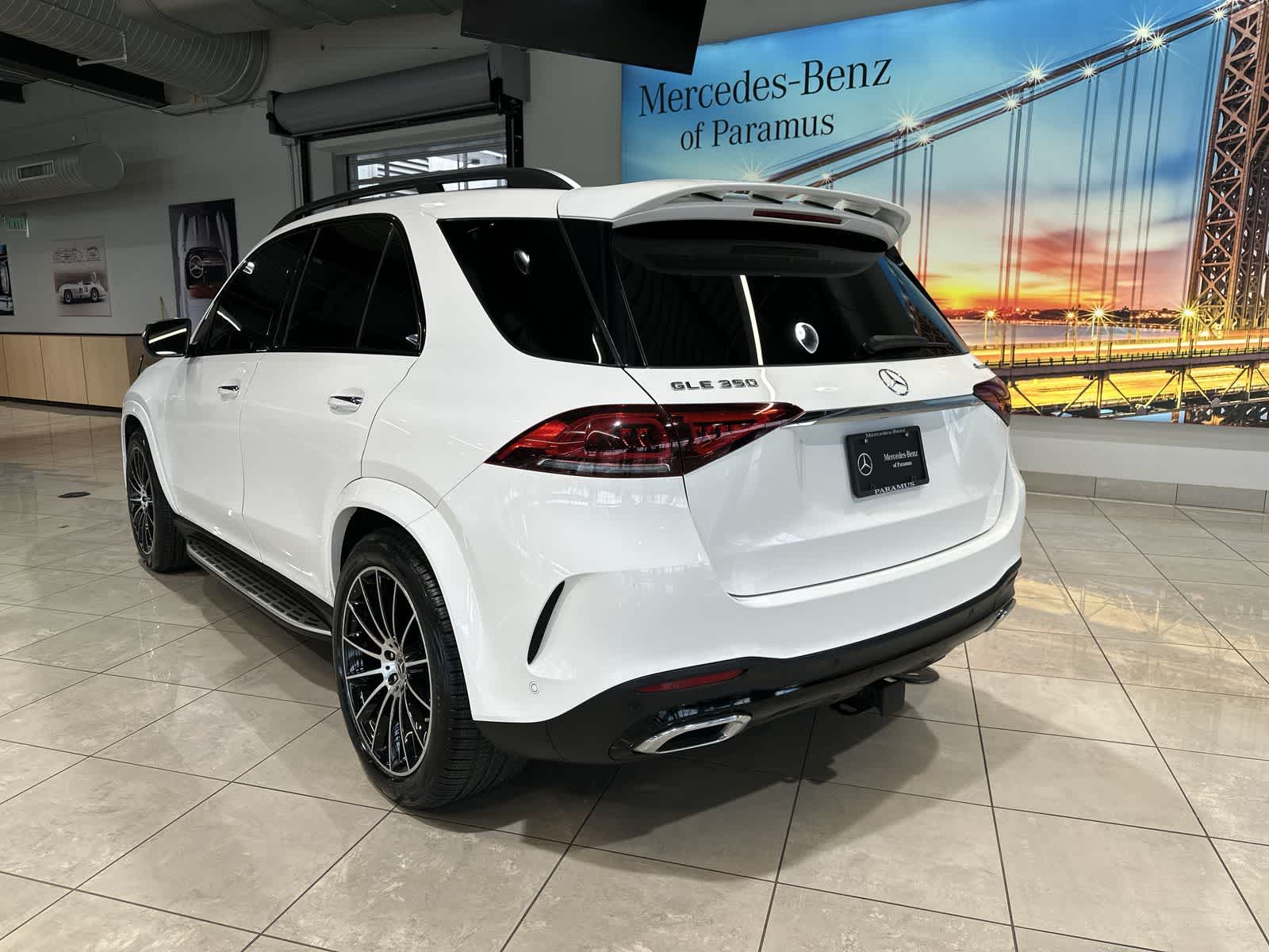 Thumbnail: 2023 Mercedes-Benz GLE - 16