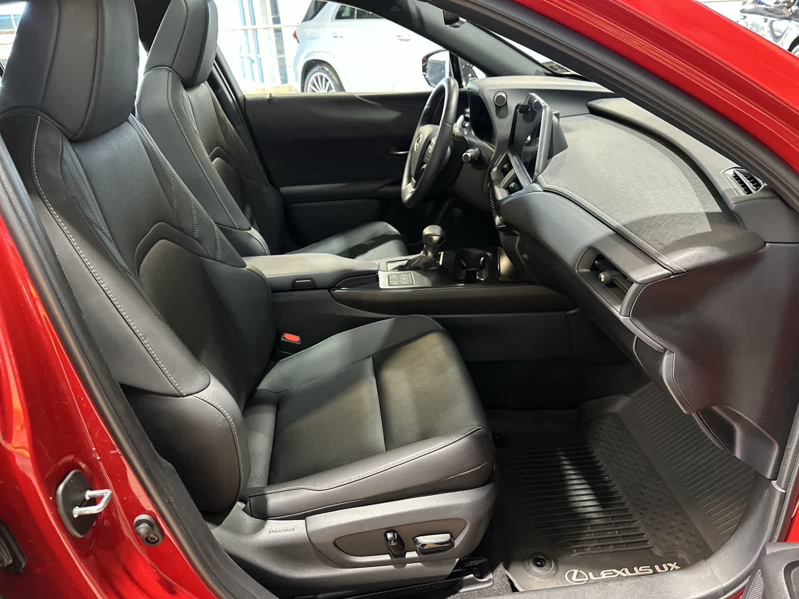 Thumbnail: 2023 Lexus UX - 26