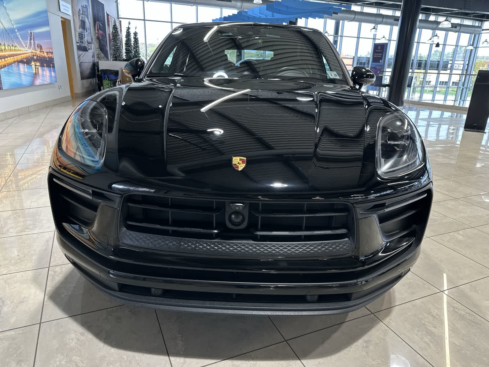 Thumbnail: 2023 Porsche Macan - 18