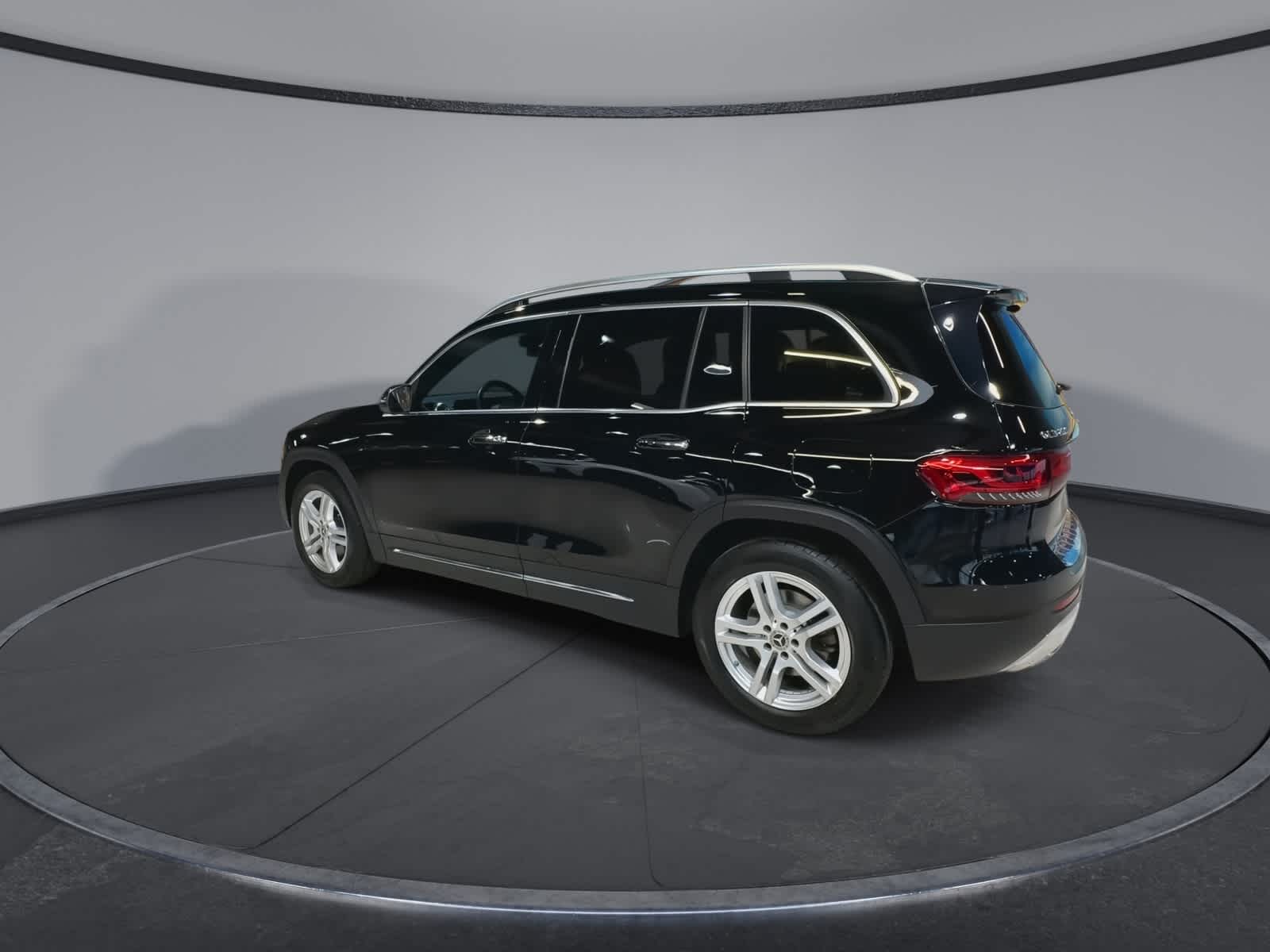 Thumbnail: 2021 Mercedes-Benz GLB - 8