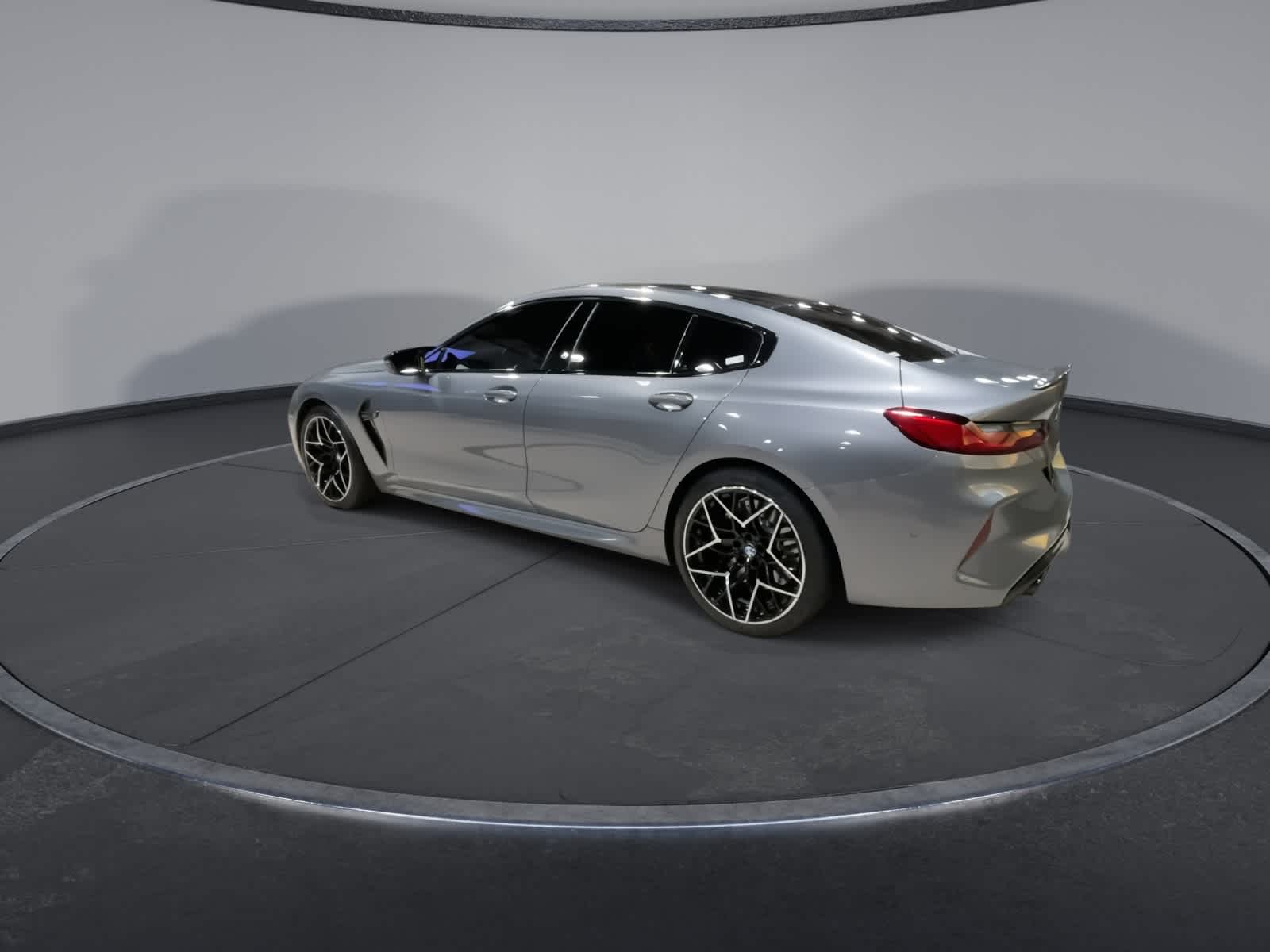 Thumbnail: 2023 BMW M8 - 8