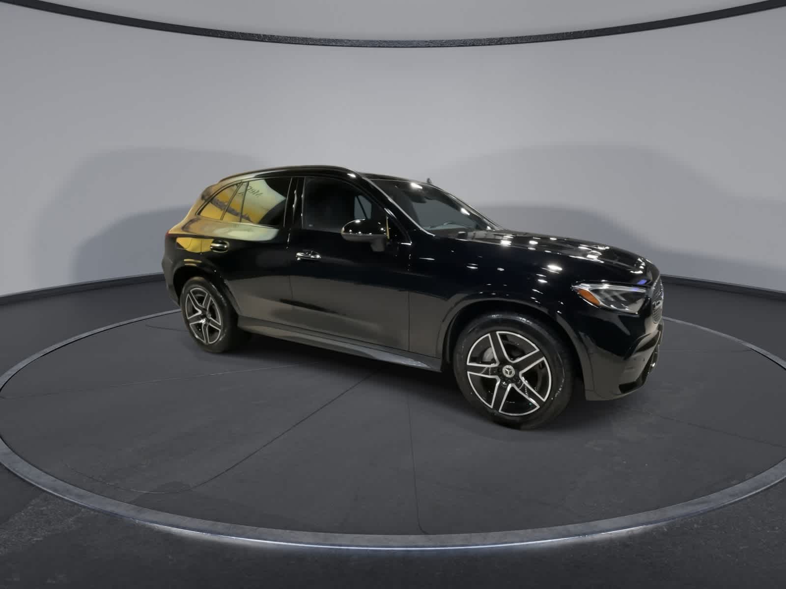 Thumbnail: 2025 Mercedes-Benz GLC - 2