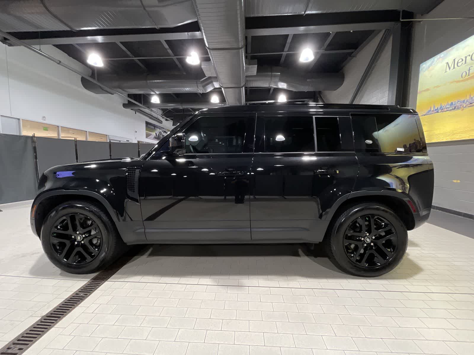 Thumbnail: 2023 Land Rover Defender - 15