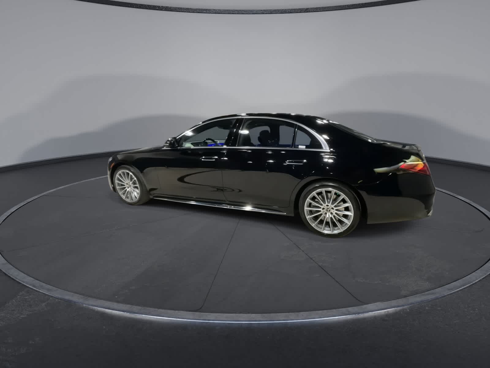 Thumbnail: 2023 Mercedes-Benz S-Class - 8