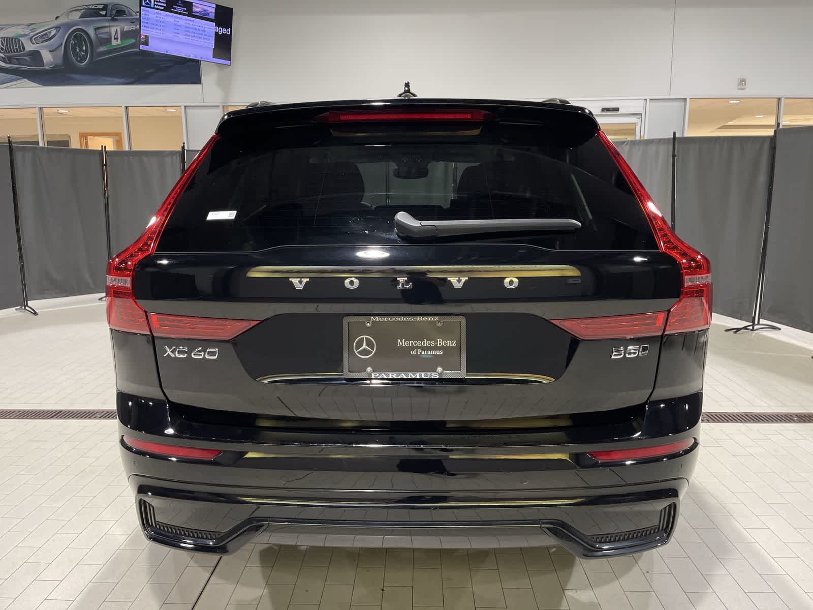 Thumbnail: 2023 Volvo XC60 - 17