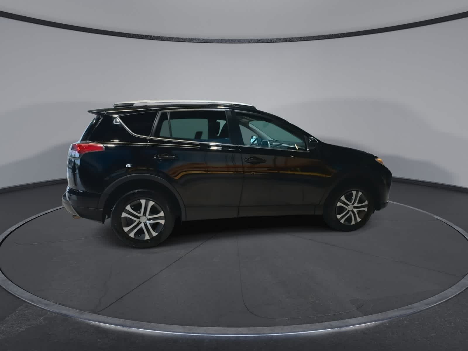 Thumbnail: 2016 Toyota RAV4 - 2