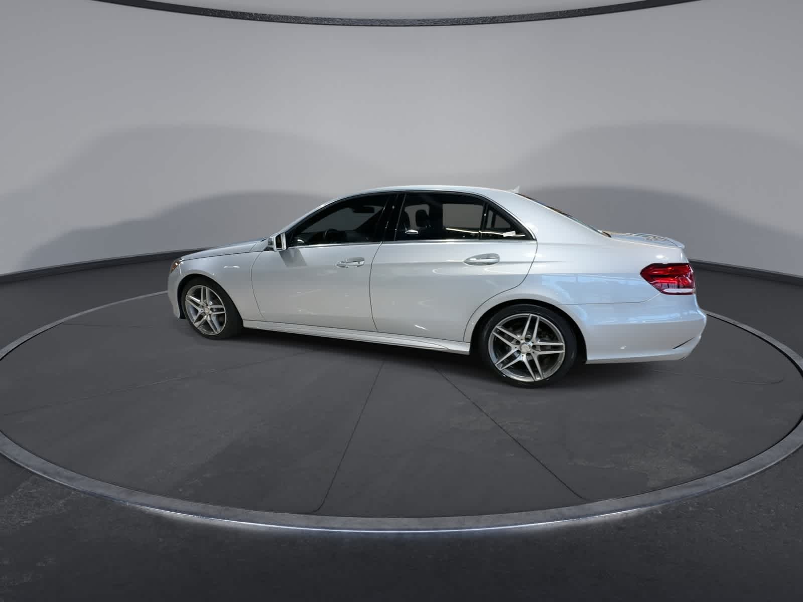 Thumbnail: 2016 Mercedes-Benz E-Class - 7