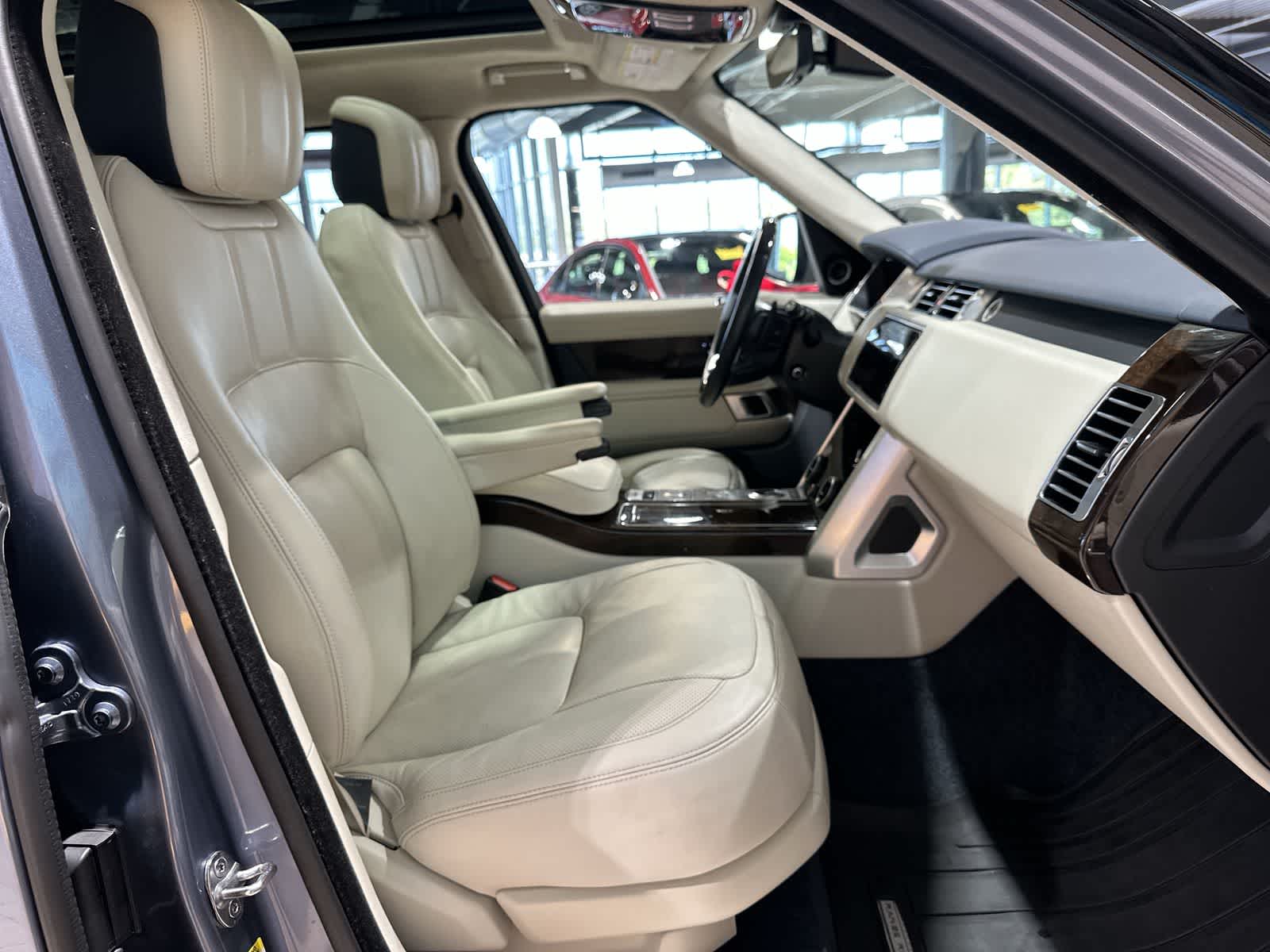 Thumbnail: 2021 Land Rover Range Rover - 26