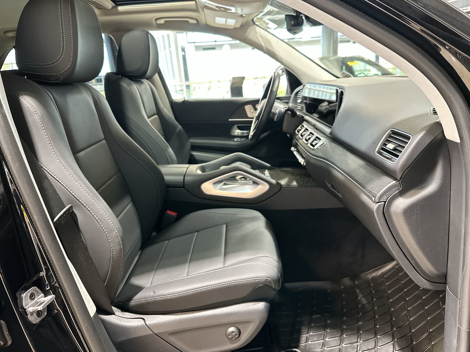 Thumbnail: 2026 Mercedes-Benz GLE - 26