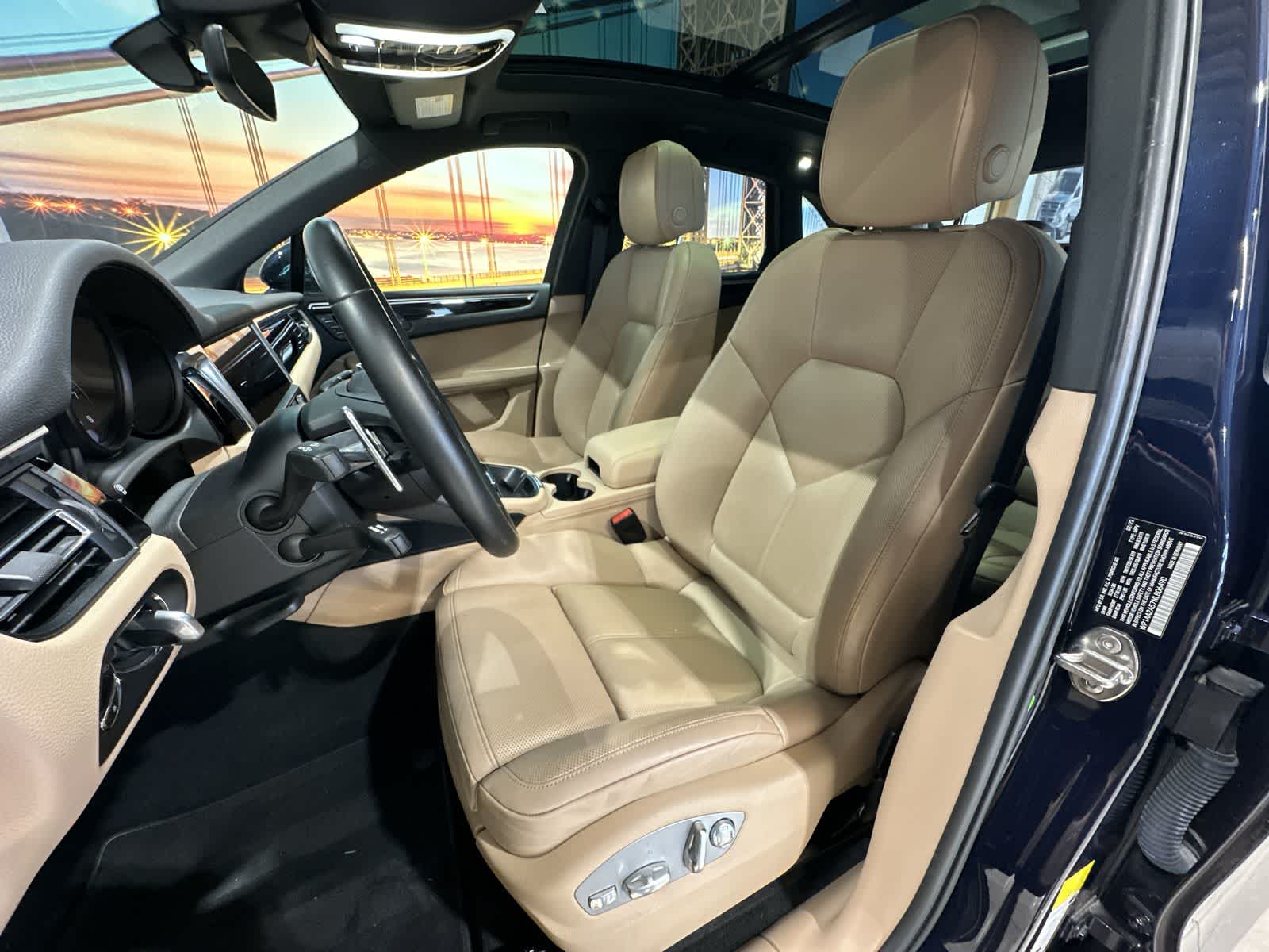 Thumbnail: 2022 Porsche Macan - 23