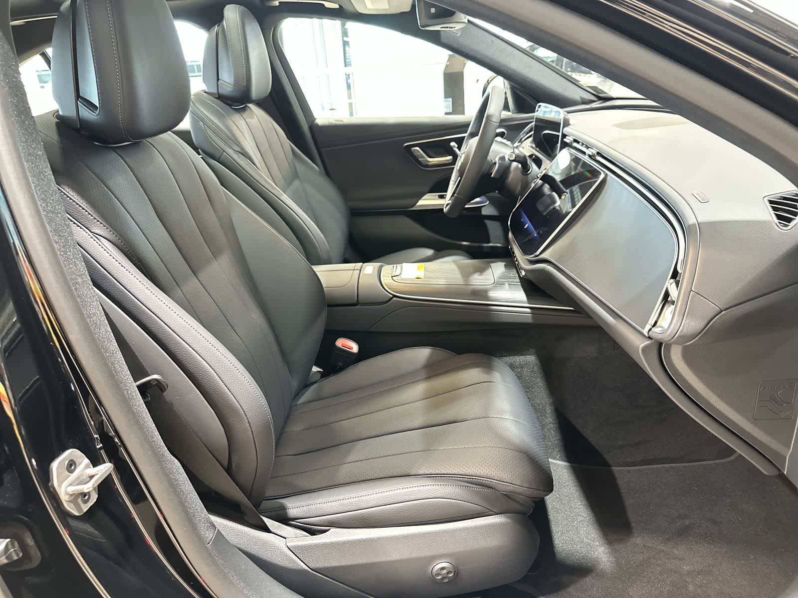 Thumbnail: 2025 Mercedes-Benz E-Class - 26