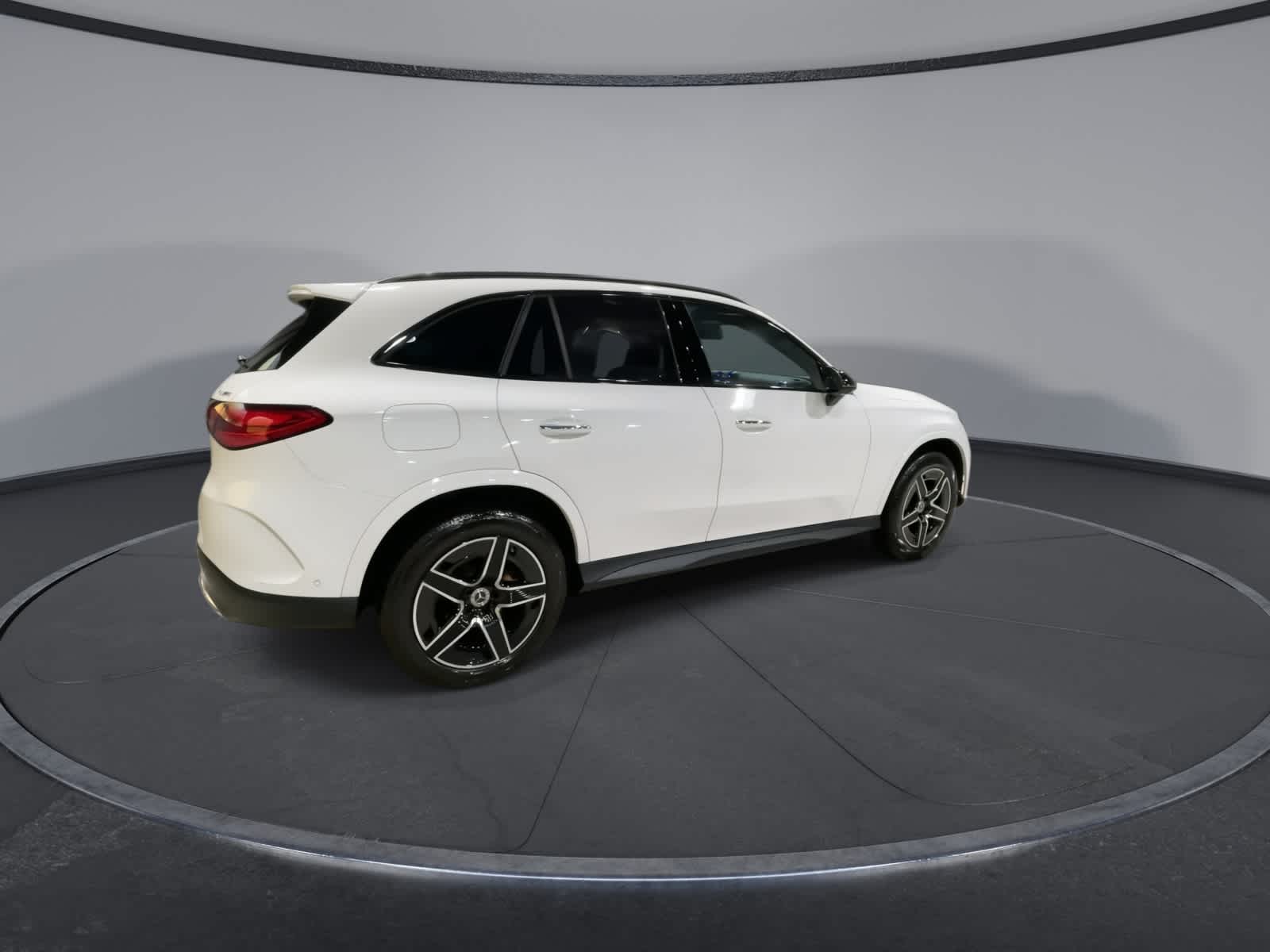 Thumbnail: 2025 Mercedes-Benz GLC - 12