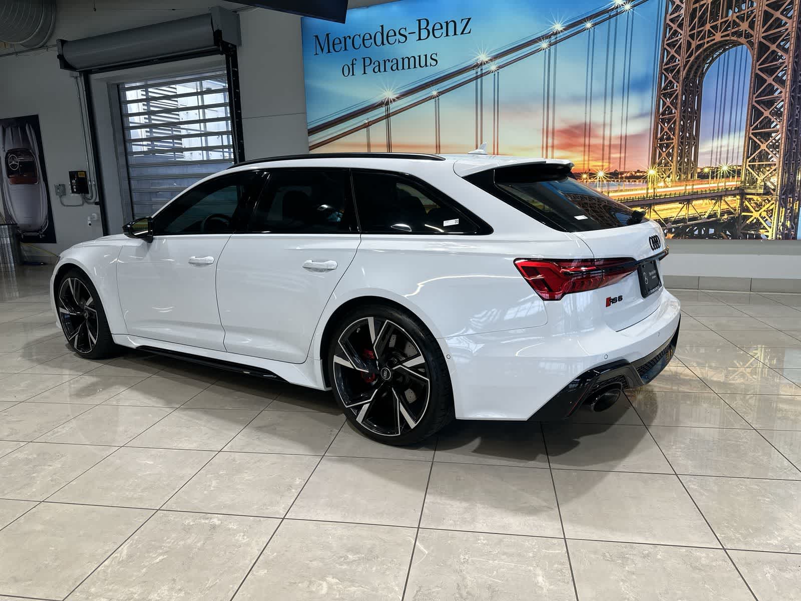 Thumbnail: 2023 Audi RS 6 - 16