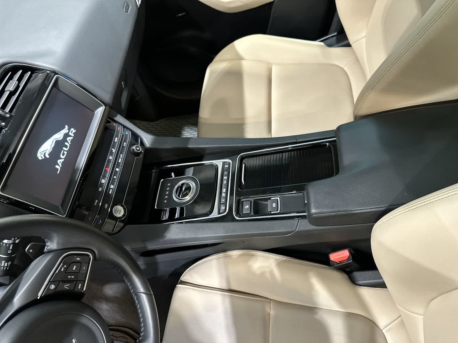 Thumbnail: 2020 Jaguar F-Pace - 28