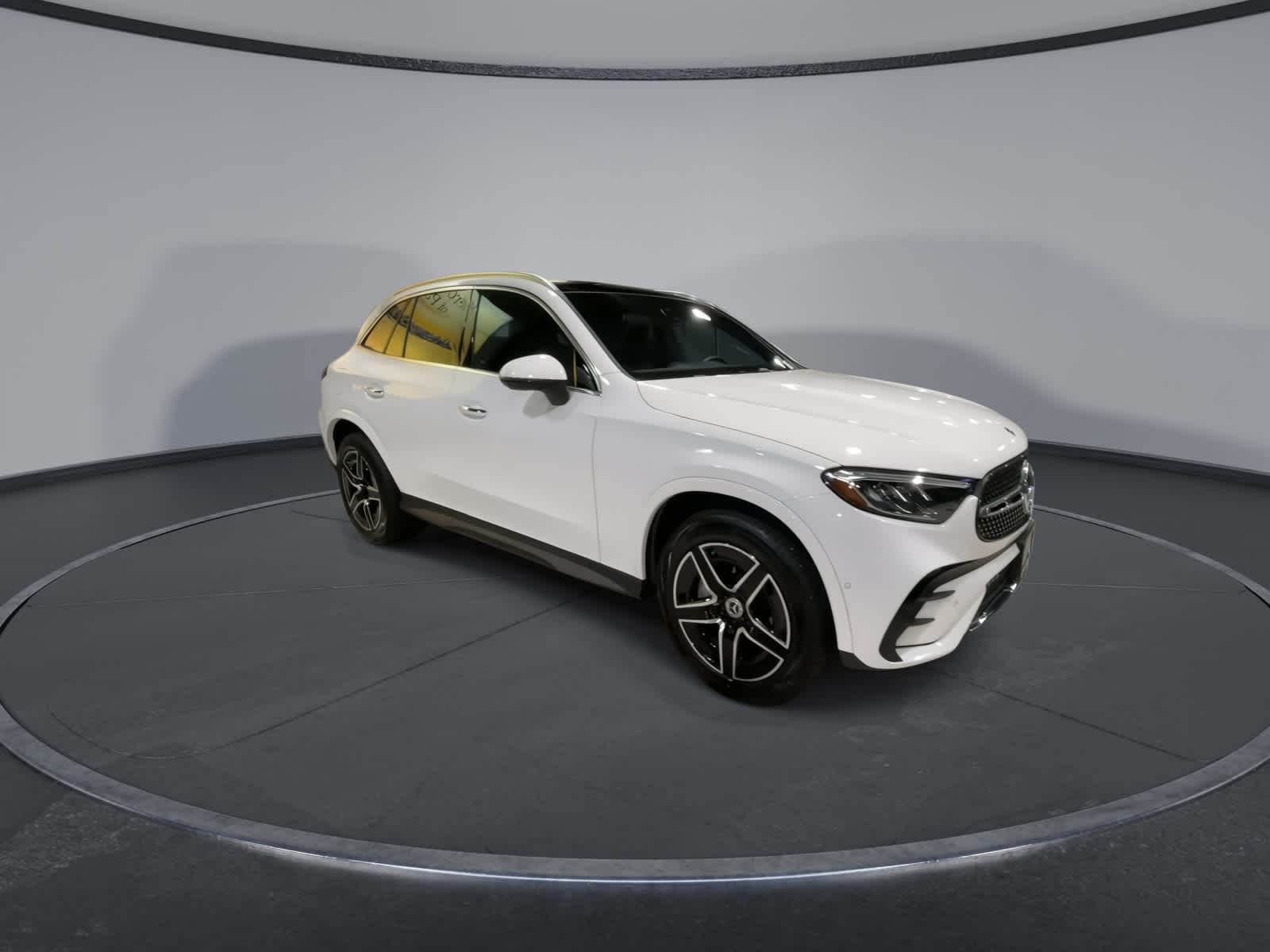 Thumbnail: 2025 Mercedes-Benz GLC - 2