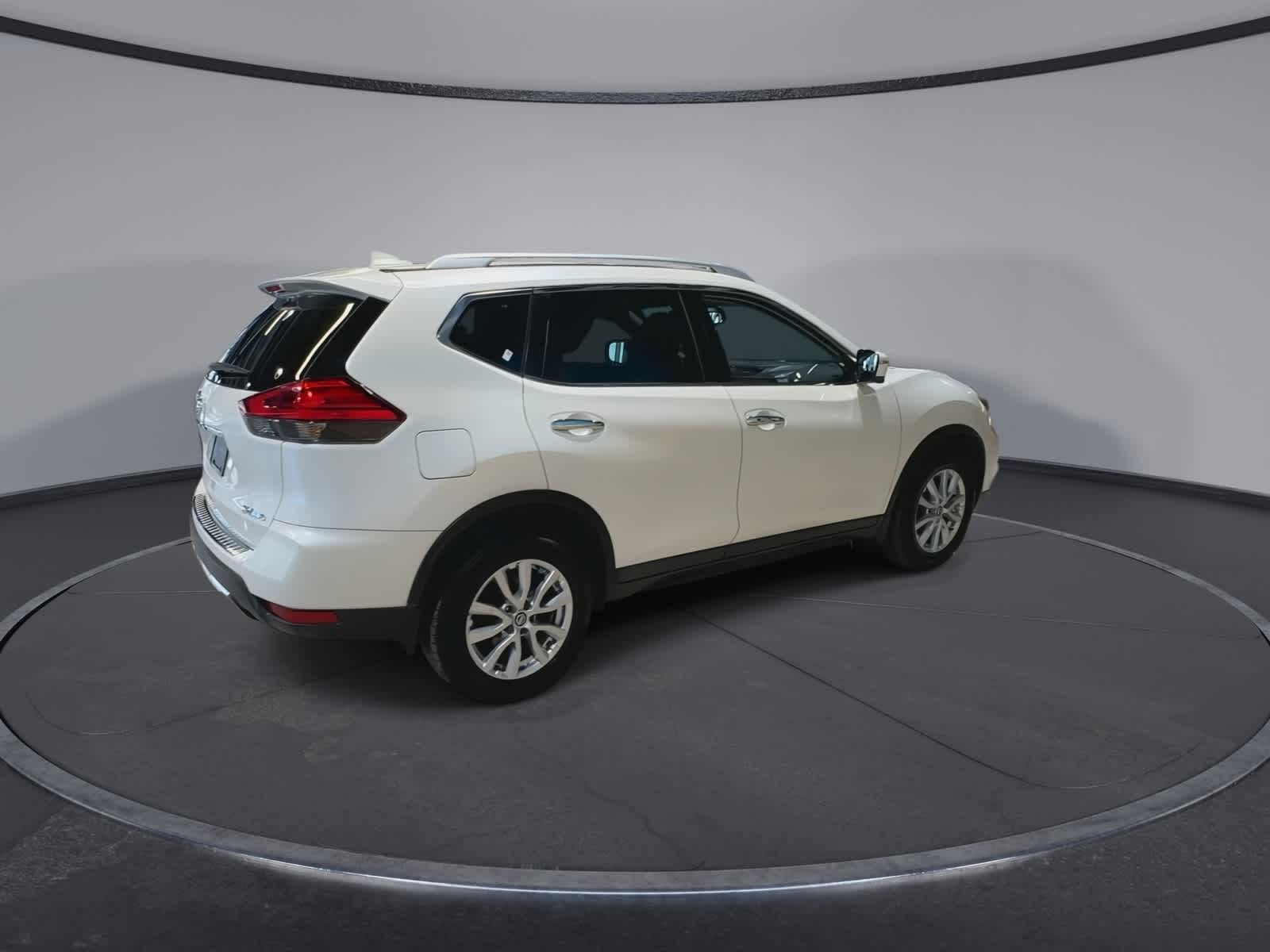 Thumbnail: 2017 Nissan Rogue - 11