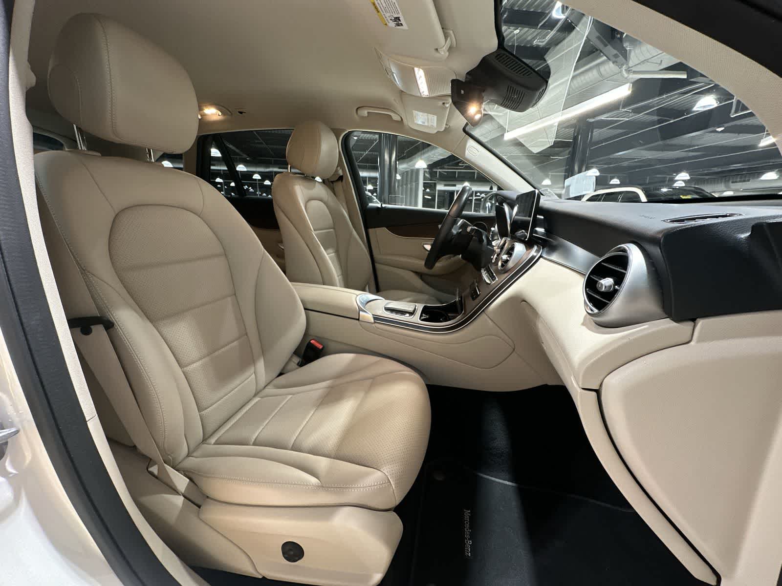 Thumbnail: 2022 Mercedes-Benz GLC - 26