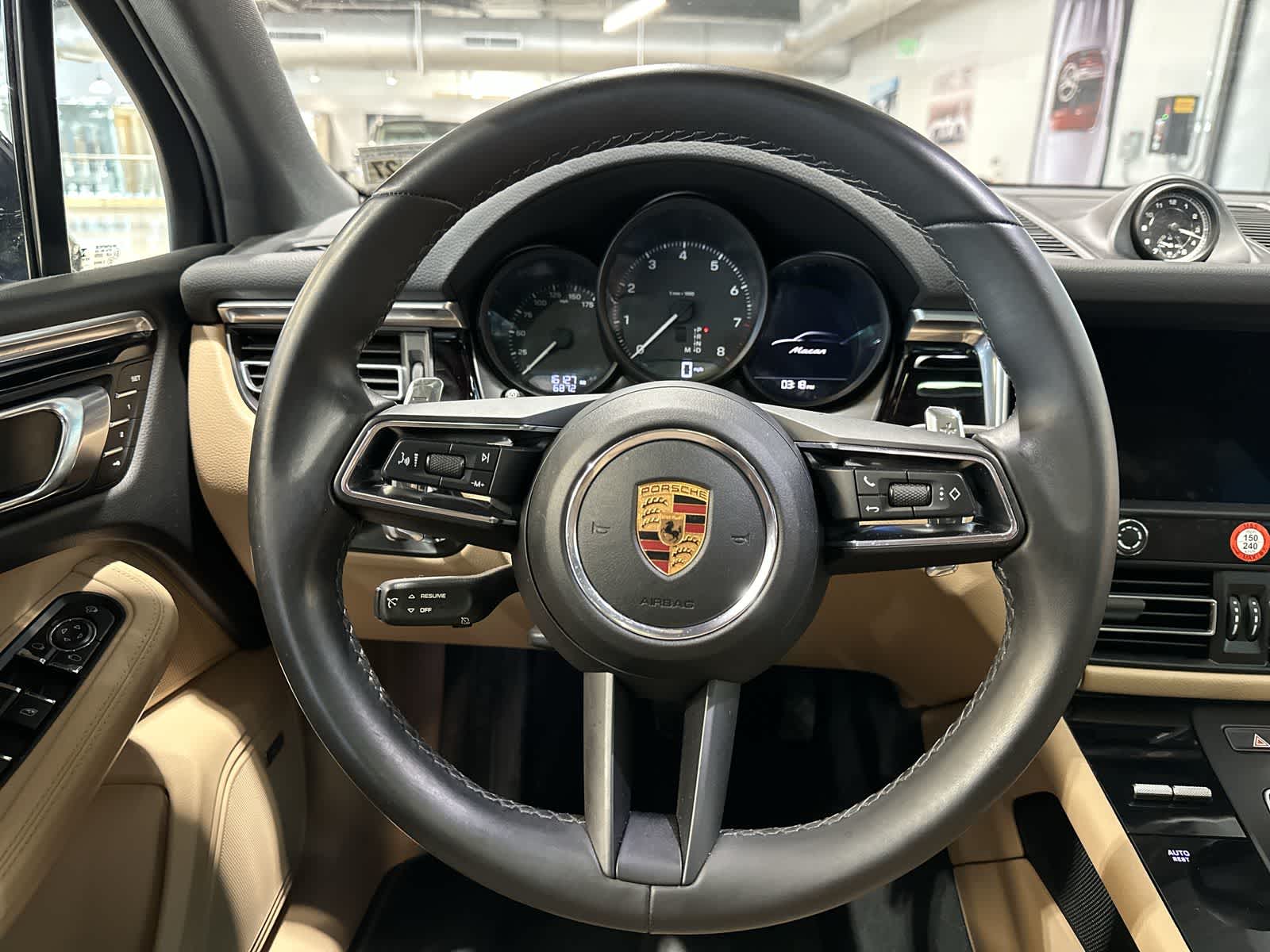 Thumbnail: 2022 Porsche Macan - 27