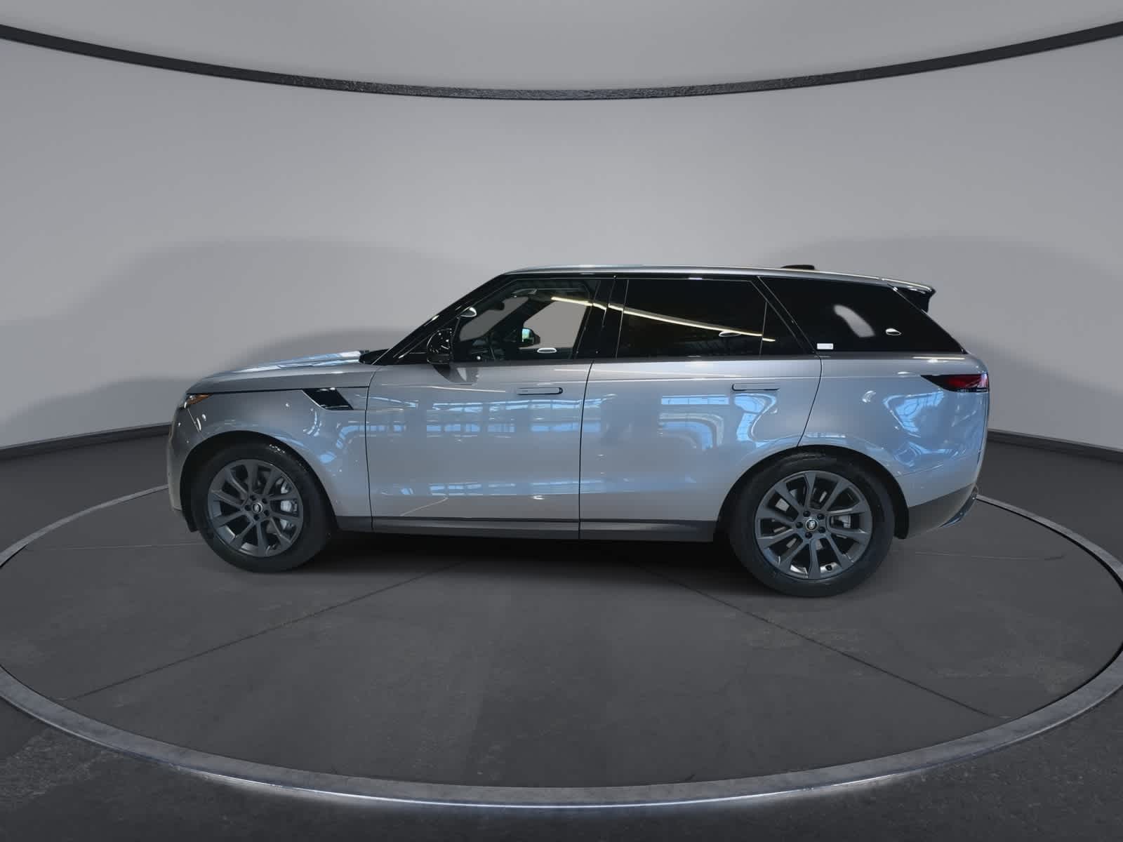 Thumbnail: 2024 Land Rover Range Rover Sport - 7