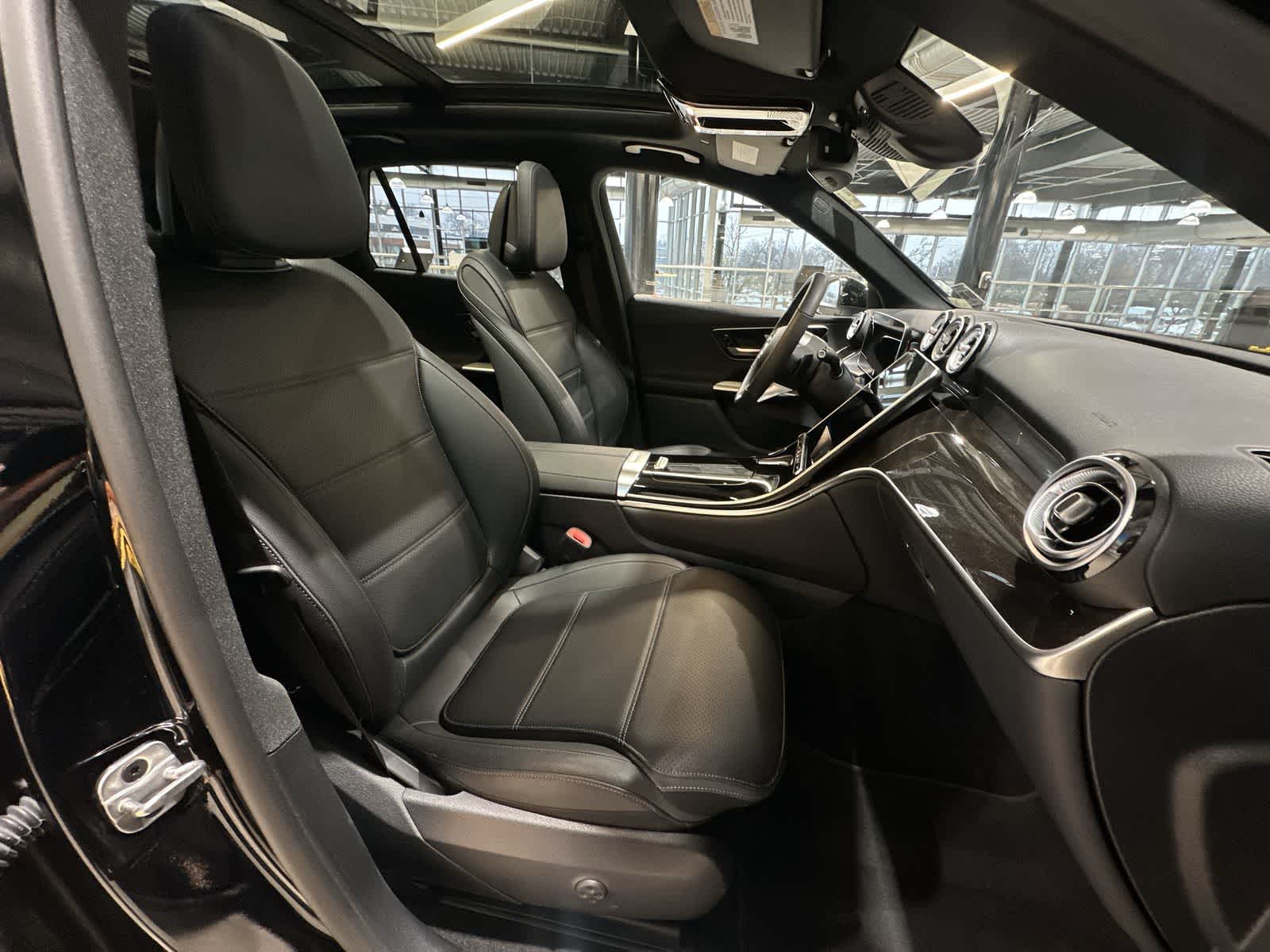 Thumbnail: 2025 Mercedes-Benz GLC - 26