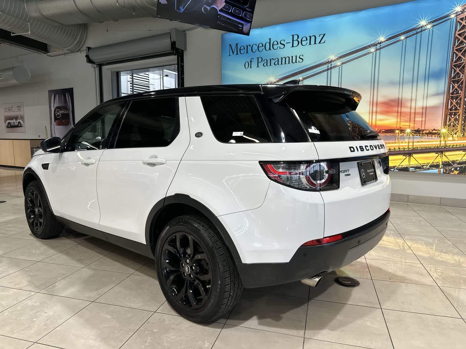 Thumbnail: 2017 Land Rover Discovery Sport - 16
